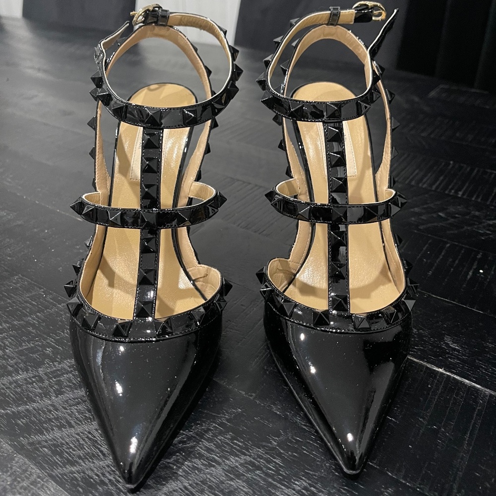 Valentino Garavani PATENT ROCKSTUD CAGED PUMP 100MM ALL BLACK Size 37
